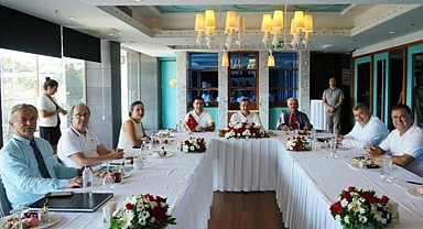 Kıyı Ege Belediye Başkanları maaşlarını depremzedelere bağışladı