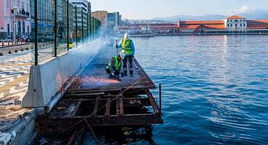 Konak'taki çürüyen seyir terasları sökülüyor