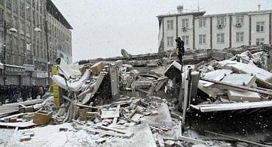 Malatya'da arama kurtarma ekibi de enkazın altında!