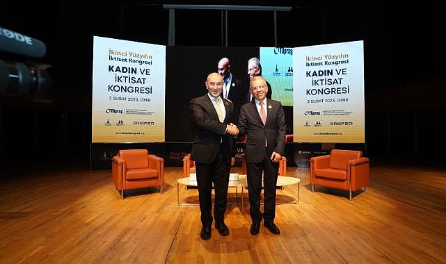 “Yüz yıl sonra, yine İzmir’de aynı ruh ve aynı kararlılık”