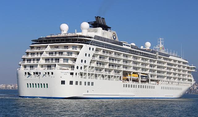 2023&#039;ün ilk kruvaziyer gemisi İzmir Limanı&#039;nda