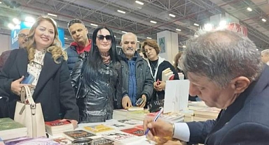 25. İzmir Kitap Fuarı'nda Hüseyin Hakkı Kahveci söyleşisi