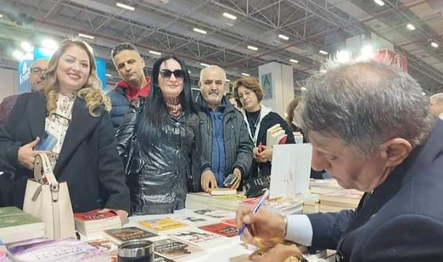 25. İzmir Kitap Fuarı&#039;nda Hüseyin Hakkı Kahveci söyleşisi