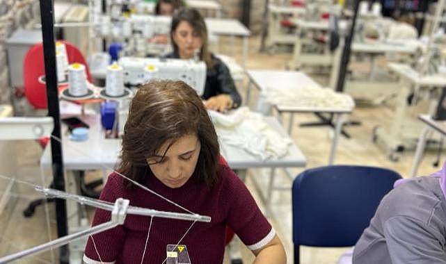 Altın İğne Projesi ile Depremzedeler İçin Üretiyorlar