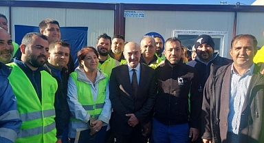 Başkan Soyer Adıyaman'da kurulan konteyner kenti ziyaret etti
