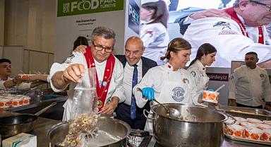 Başkan Soyer Fuar İzmir’in ev sahipliği yaptığı dört fuarı ziyaret etti