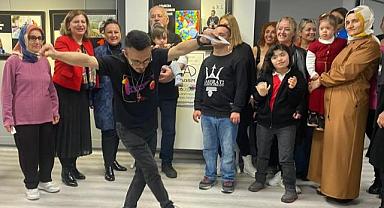 Biz'im Fotoğraf Sergisi +1 mutluluk yaşattı