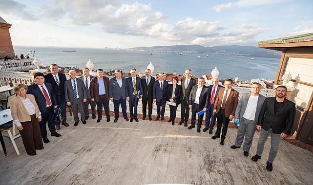 Dirençli kent İzmir için el ele