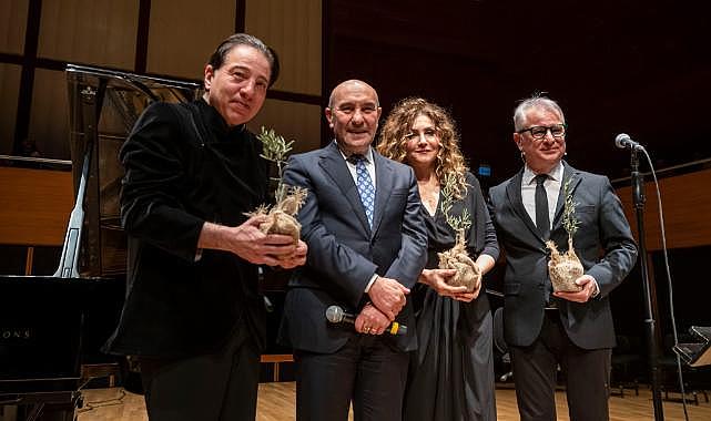 Fazıl Say ile Serenad Bağcan dayanışma için sahne aldı