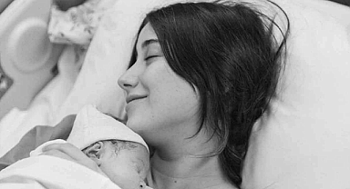 Hazal Kaya'dan Aile Pozu