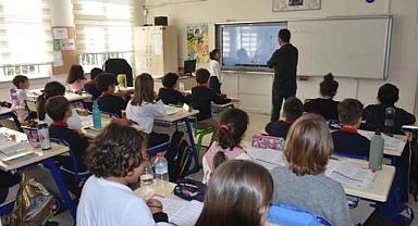 İzmir'e 10 Bin 278 Depremzede Öğrencinin Nakli Yapıldı