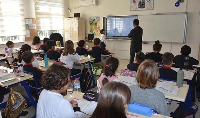 İzmir&#039;e 10 Bin 278 Depremzede Öğrencinin Nakli Yapıldı