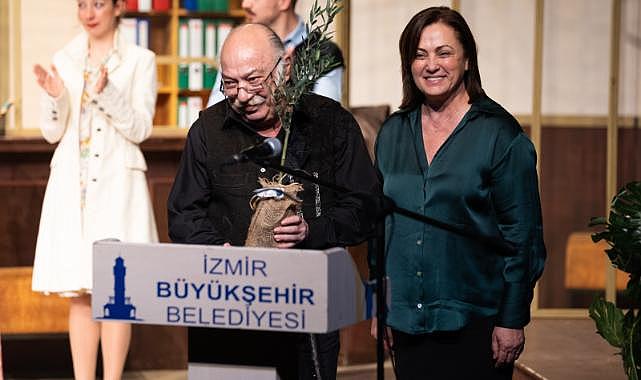 İzmir Şehir Tiyatroları ile İzmir Kent Konseyi depremzede kadınlar için ele ele verdi