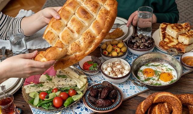 Ramazan&#039;da Sağlıklı Kalmak İçin Dikkat! İşte Kolayca Yapabileceğiniz 15 Öneri