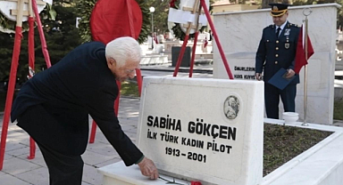 Sabiha Gökçen, Mezarı Başında Anıldı
