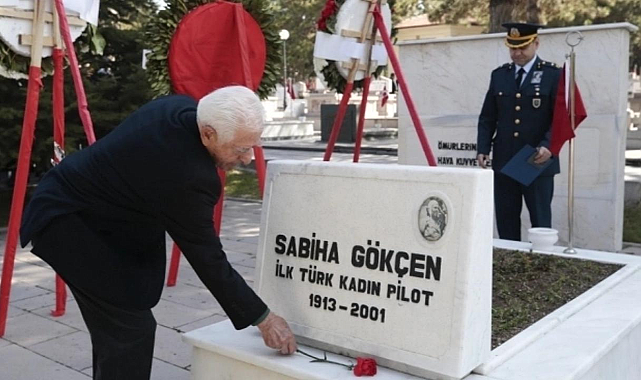 Sabiha Gökçen, Mezarı Başında Anıldı