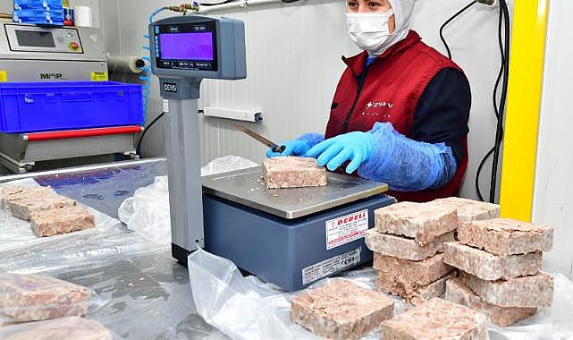 1 kilogram etin 400 gramı Büyükşehir’den Halkın Kasabı’yla İzmirlinin cebine 9 milyonluk katkı