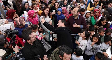 Acun Ilıcalı'dan deprem bölgesindeki çocuklara bayram sürprizi