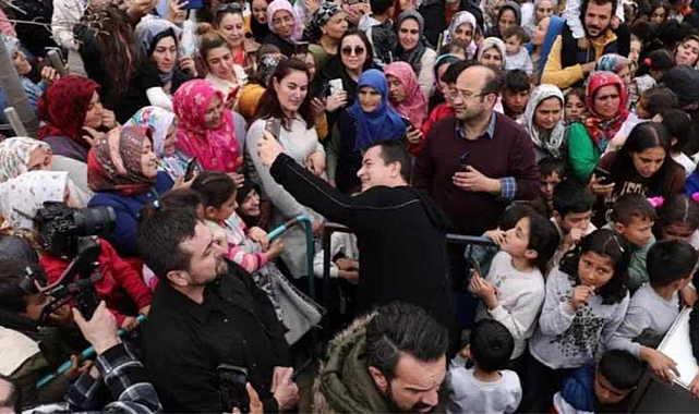 Acun Ilıcalı&#039;dan deprem bölgesindeki çocuklara bayram sürprizi
