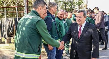 Başkan Batur şantiyelerde işçiyle bayramlaştı