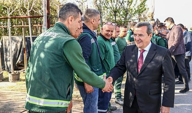 Başkan Batur şantiyelerde işçiyle bayramlaştı