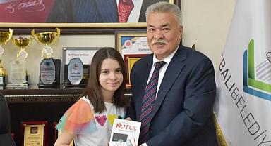 Başkan Tekin, 23 Nisan'da koltuğu çocuklara devretti