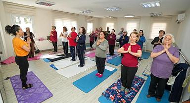 Gaziemir’in Çınarlarına Yogayla Gençlik Aşısı