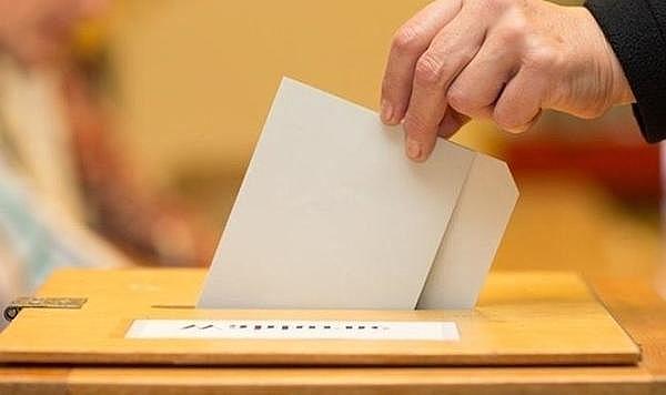 &#039;İki ismin oylarında ciddi düşüş var&#039; diyerek açıkladı!