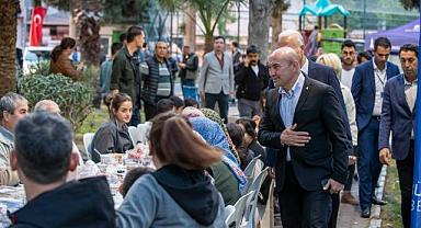 İzmir'de dayanışma sofraları devam ediyor