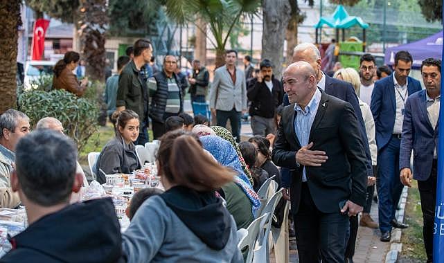 İzmir&#039;de dayanışma sofraları devam ediyor