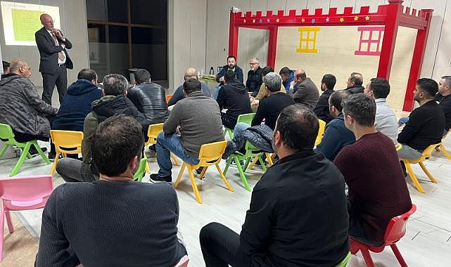 İzmirli babalar eğitimde