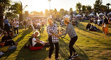 Karşıyaka'da Çifte Festival