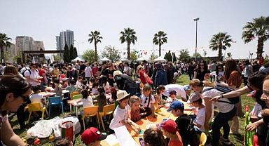 Karşıyaka'da Dopdolu 23 Nisan Kutlaması