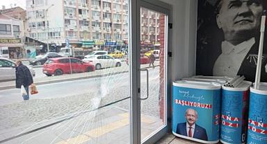 Konak’ta CHP seçim ofisine taşlı saldırı!