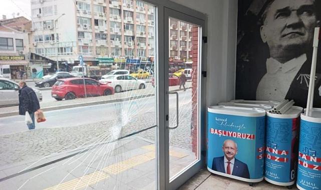 Konak’ta CHP seçim ofisine taşlı saldırı!