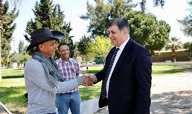 Meksikalı Roberto Depremdeki İzlenimleri Karşıyaka&#039;da Resmetti