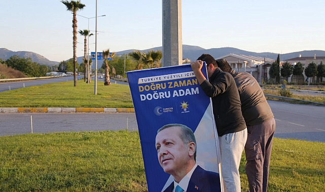 Selçuk&#039;taki tartışmalı pankartlar kaldırıldı