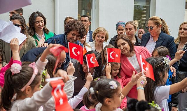 Selvi Kılıçdaroğlu İzmir Büyükşehir Belediyesi’nin çocuk ve kadın hizmetlerini inceledi