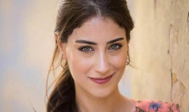 Ünlü oyuncu Hazal Kaya, kızı ile birlikte paylaşım yaptı