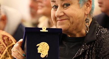 Ünlü oyuncu Serra Yılmaz'a İtalya'dan ödül!