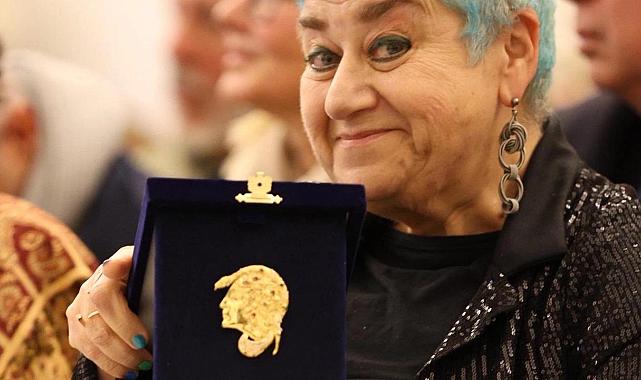 Ünlü oyuncu Serra Yılmaz&#039;a İtalya&#039;dan ödül!