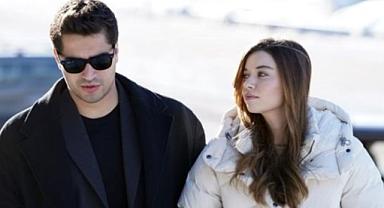 Afra Saraçoğlu ilk kez konuştu! Yalı Çapkını'ndaki partneri Mert Ramazan Demir ile aşk mı yaşıyor?