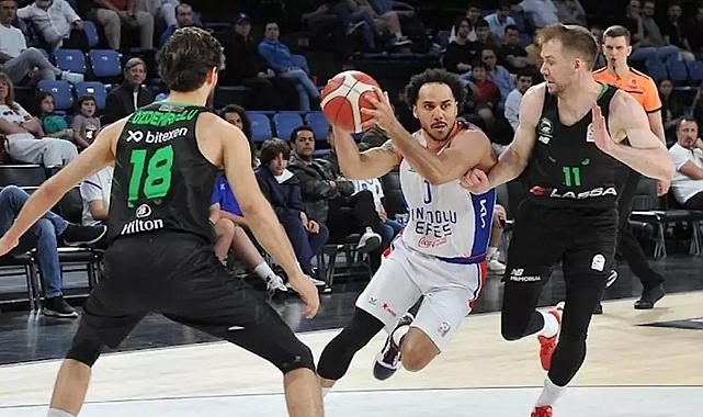 Anadolu Efes çeyrek final serisinde öne geçti