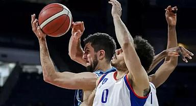 Anadolu Efes evinde lideri devirdi!