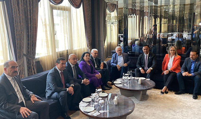 Azeri milletvekillerinden İzmir çıkarması