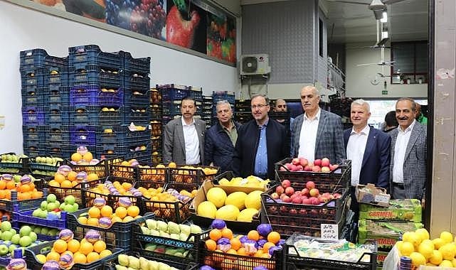 Bakan Kasapoğlu, Buca&#039;da hal ziyareti