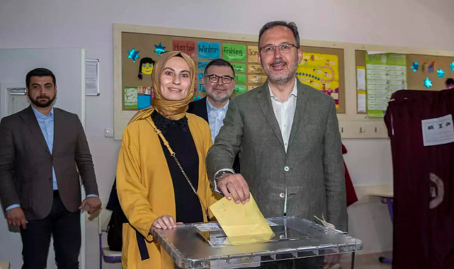 Bakan Mehmet Kasapoğlu oyunu Atatürk Lisesi&#039;nde kullandı