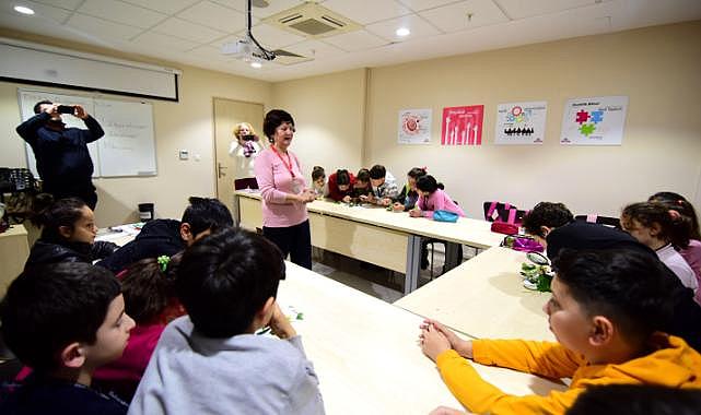 Bornovalı çocuklar eğlenerek öğrendi