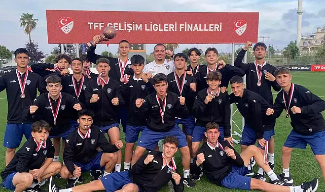 Bucaspor, Adana Demir&#039;i yenip Türkiye üçüncüsü oldu