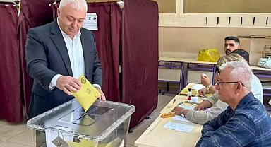 CHP'li Tuncay Özkan oyunu Atatürk Lisesi'nde kullandı